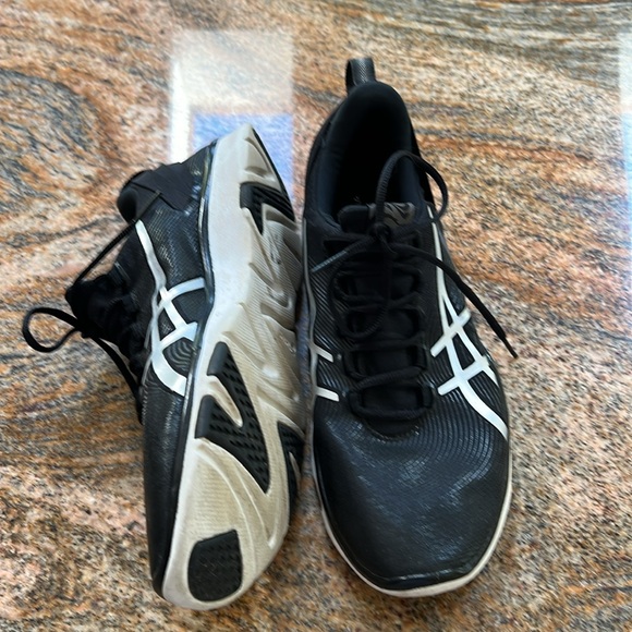 Gently used ASICs sneakers women’s 9 - Picture 2 of 5